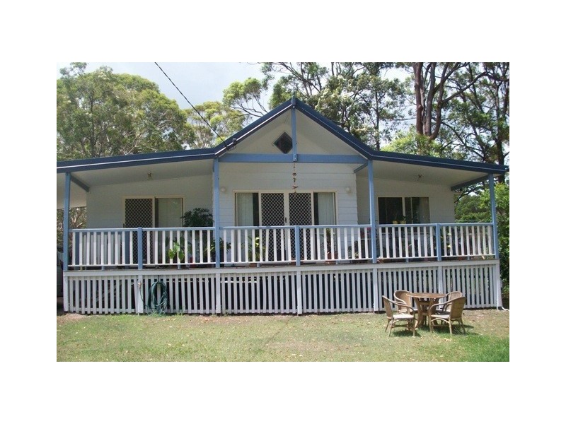 4 Noogie Street, Macleay Island QLD 4184
