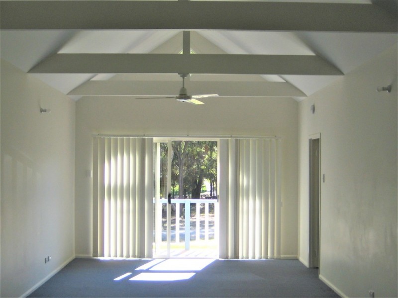 4 Noogie Street, Macleay Island QLD 4184