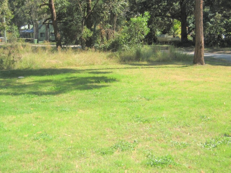 4 Noogie Street, Macleay Island QLD 4184