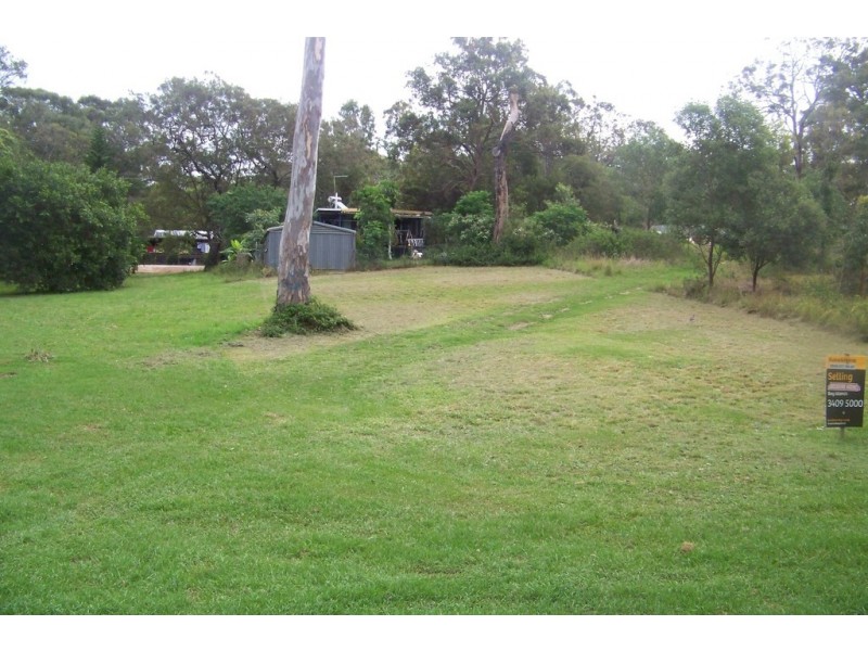 16 WYENA AVENUE, Lamb Island QLD 4184