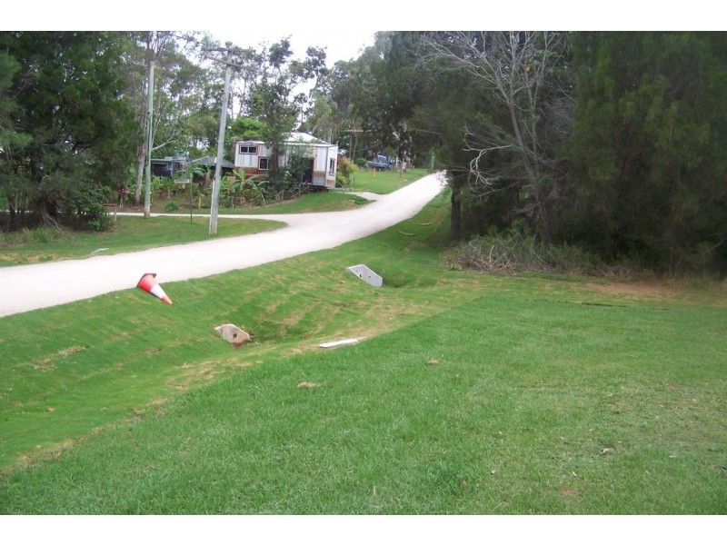 16 WYENA AVENUE, Lamb Island QLD 4184