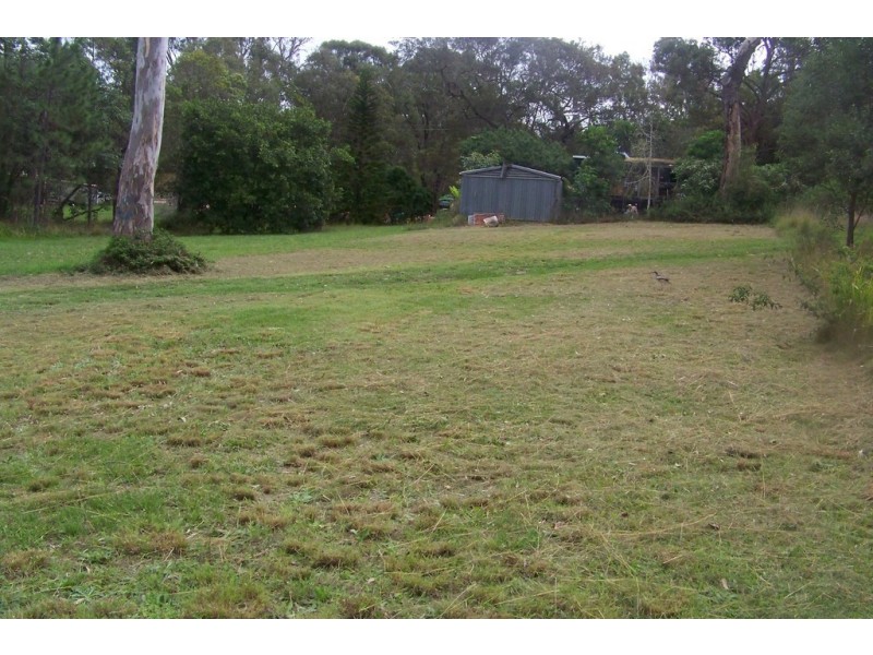 16 WYENA AVENUE, Lamb Island QLD 4184