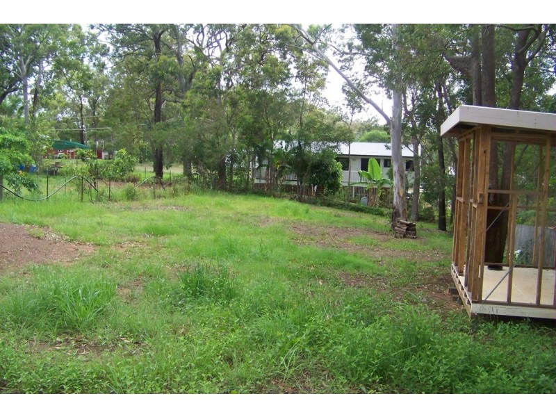 10 PINE AVENUE, Lamb Island QLD 4184