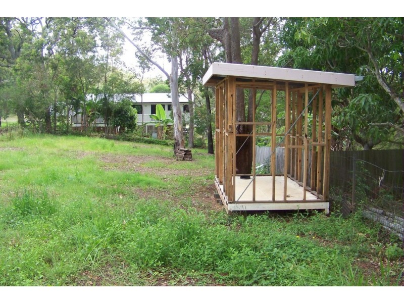10 PINE AVENUE, Lamb Island QLD 4184