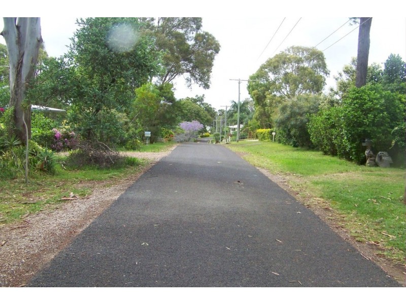 10 PINE AVENUE, Lamb Island QLD 4184
