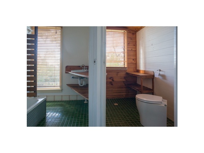 35 JAN STREET, Macleay Island QLD 4184