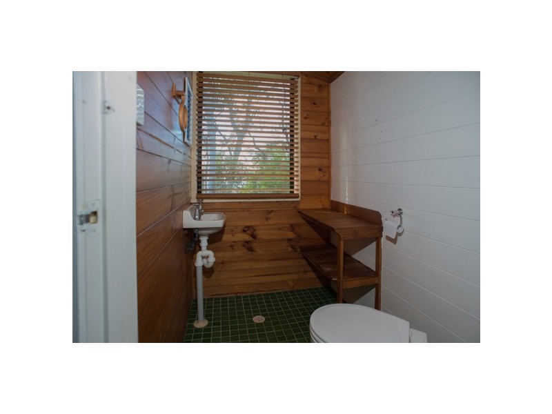 35 JAN STREET, Macleay Island QLD 4184
