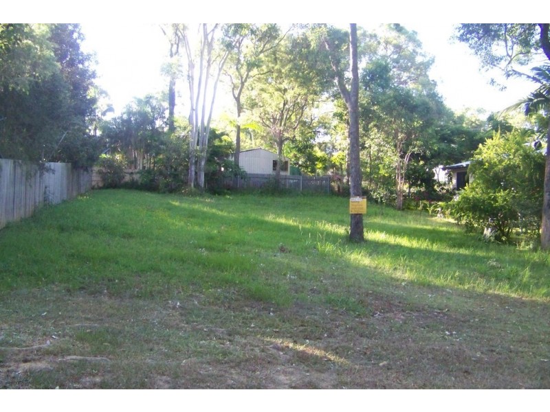 9 LENARD STREET, Lamb Island QLD 4184