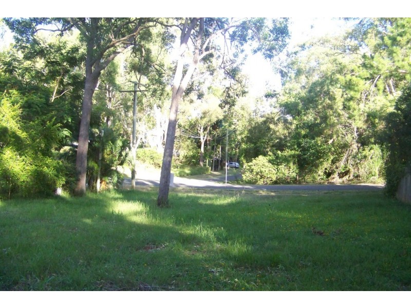 9 LENARD STREET, Lamb Island QLD 4184