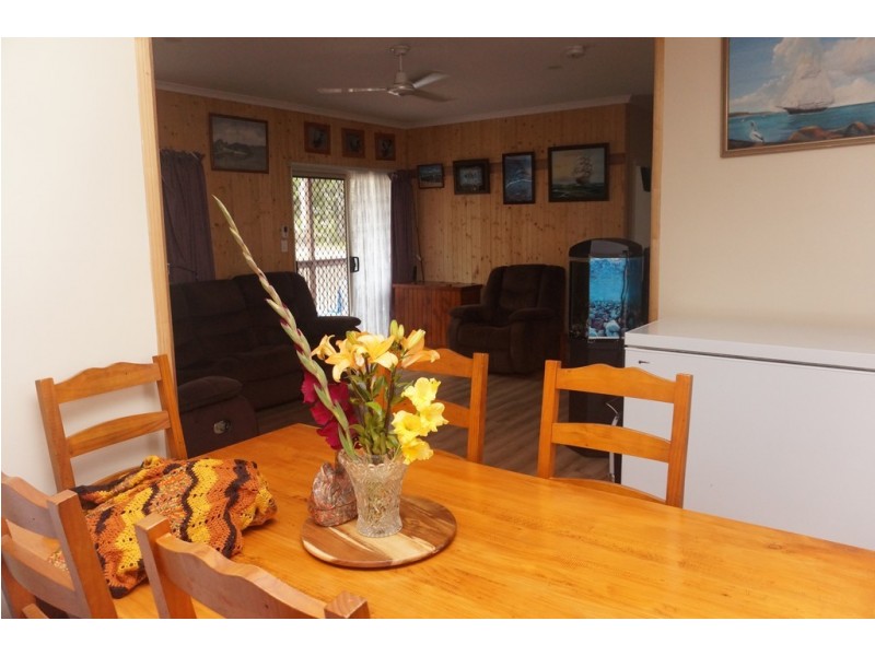 22 Hastings Street, Macleay Island QLD 4184