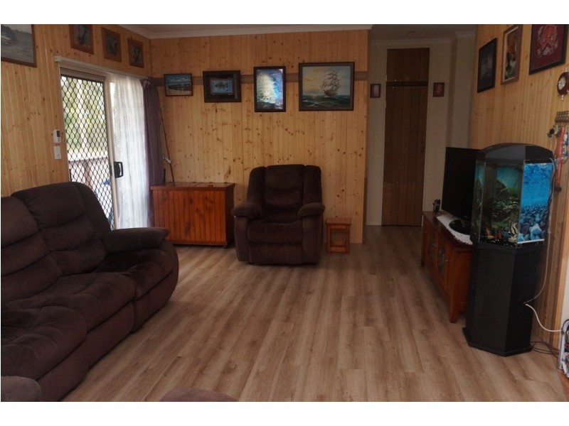 22 Hastings Street, Macleay Island QLD 4184