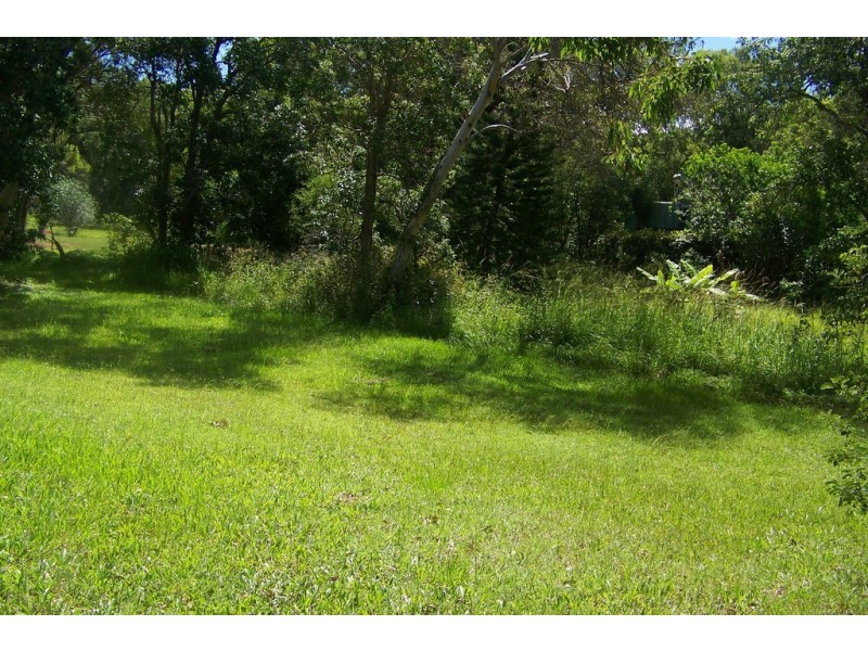 9 BRUCE ST, Lamb Island QLD 4184