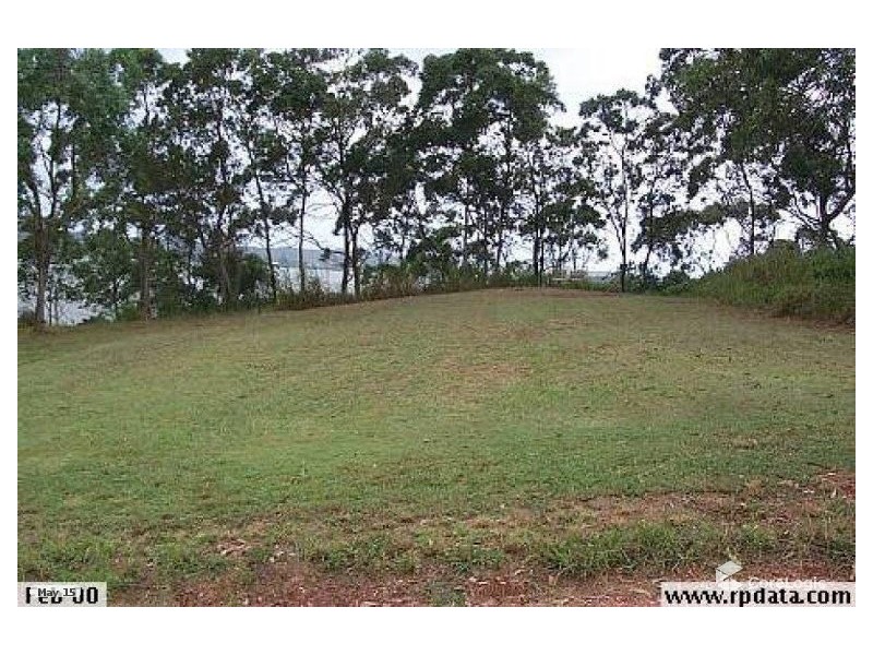 12 TINA AV, Lamb Island QLD 4184