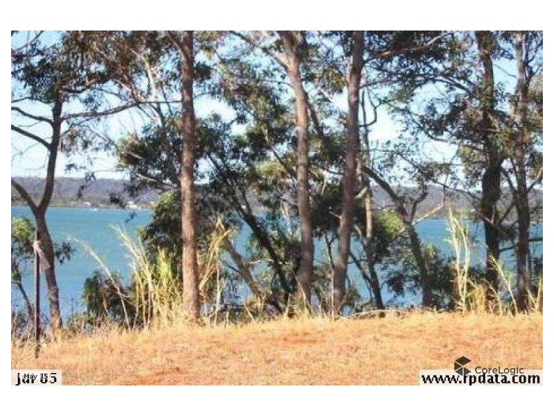 12 TINA AV, Lamb Island QLD 4184