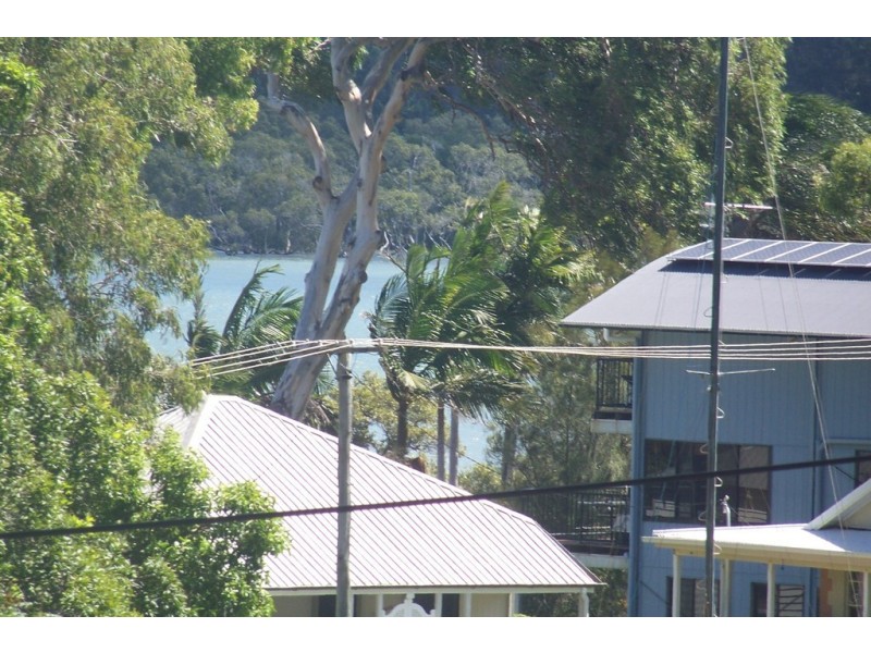 53 LUCAS DR, Lamb Island QLD 4184
