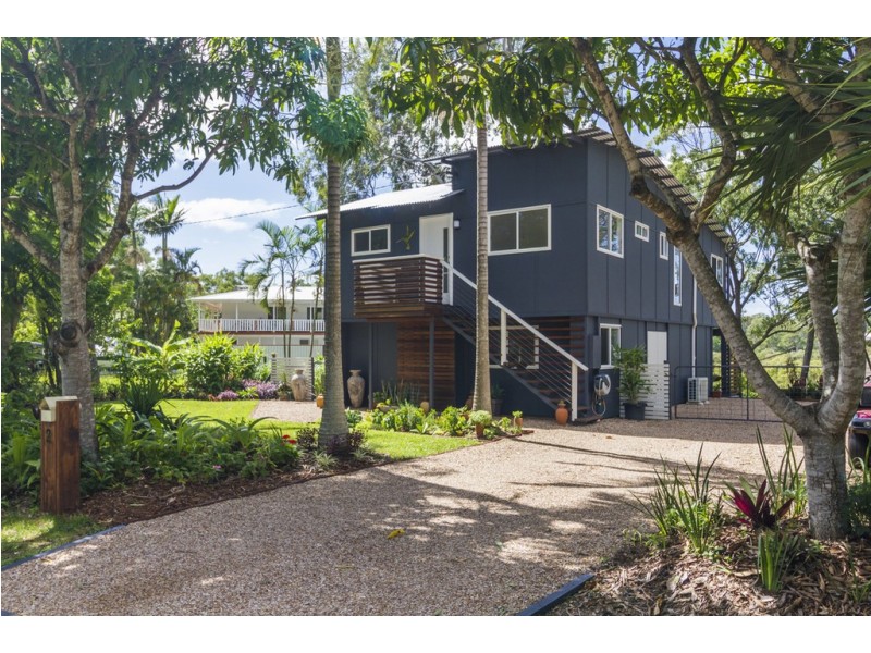 2 WATERSIDE DRIVE, Macleay Island QLD 4184
