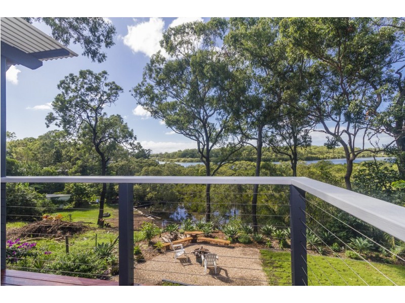 2 WATERSIDE DRIVE, Macleay Island QLD 4184
