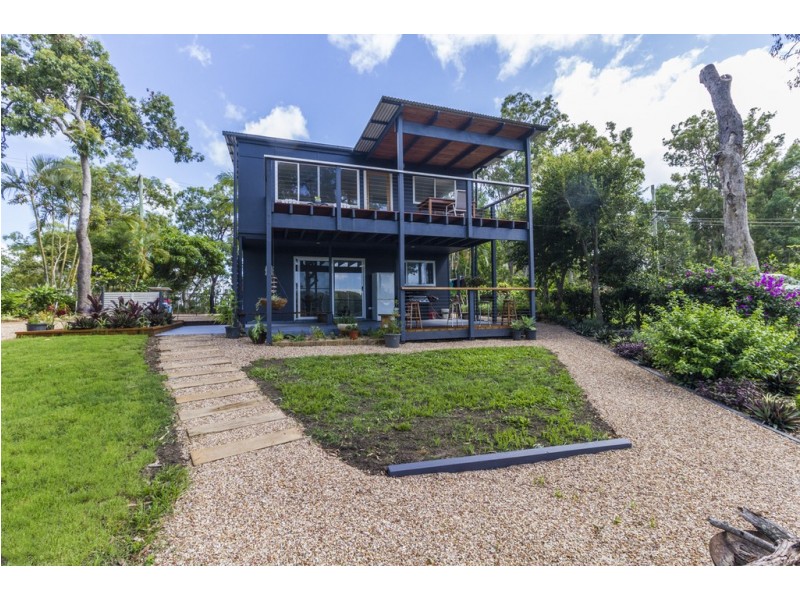 2 WATERSIDE DRIVE, Macleay Island QLD 4184