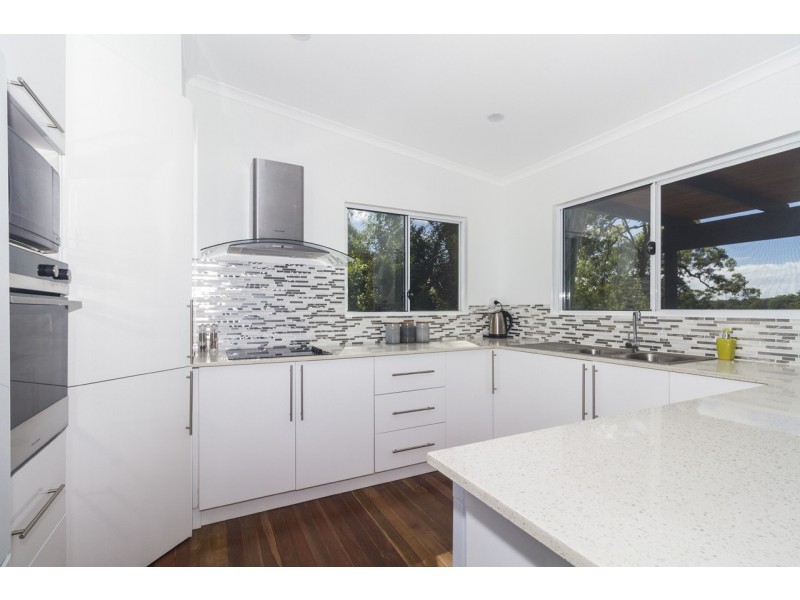 2 WATERSIDE DRIVE, Macleay Island QLD 4184