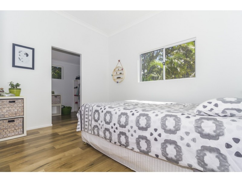 2 WATERSIDE DRIVE, Macleay Island QLD 4184