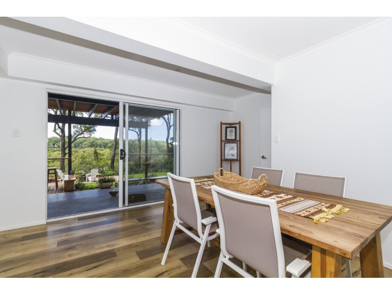 2 WATERSIDE DRIVE, Macleay Island QLD 4184