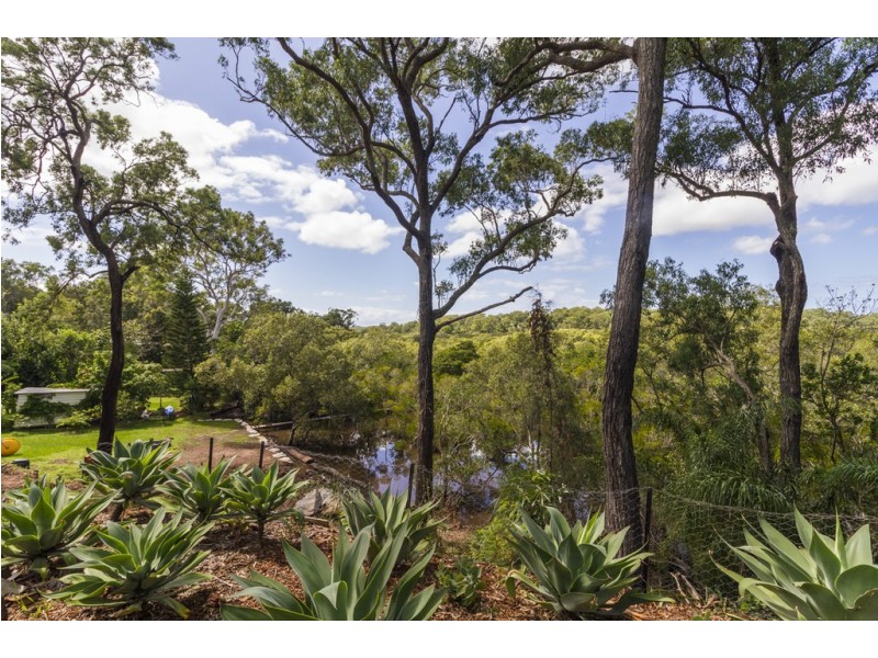 2 WATERSIDE DRIVE, Macleay Island QLD 4184