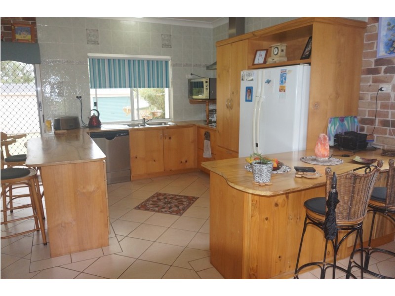 17 CURLEW STREET, Macleay Island QLD 4184