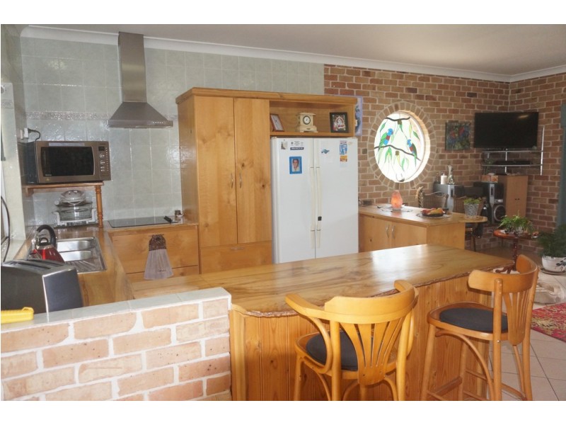 17 CURLEW STREET, Macleay Island QLD 4184