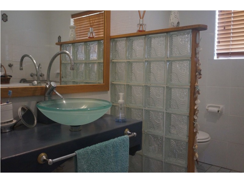 17 CURLEW STREET, Macleay Island QLD 4184