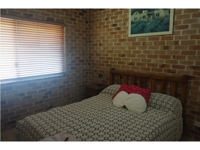 17 CURLEW STREET, Macleay Island QLD 4184