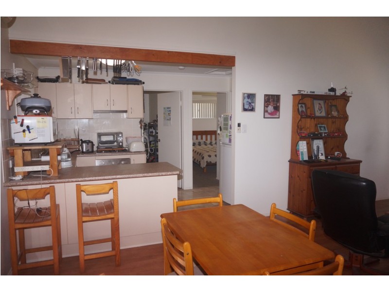 6 Brolga St, Macleay Island QLD 4184