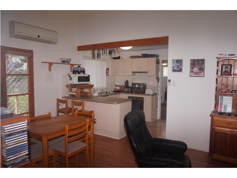 6 Brolga St, Macleay Island QLD 4184