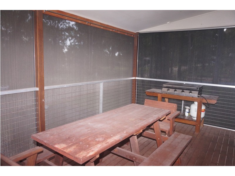 6 Brolga St, Macleay Island QLD 4184