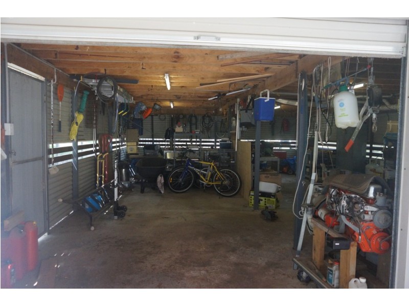 6 Brolga St, Macleay Island QLD 4184