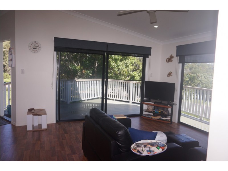 16 Alistair Court, Macleay Island QLD 4184