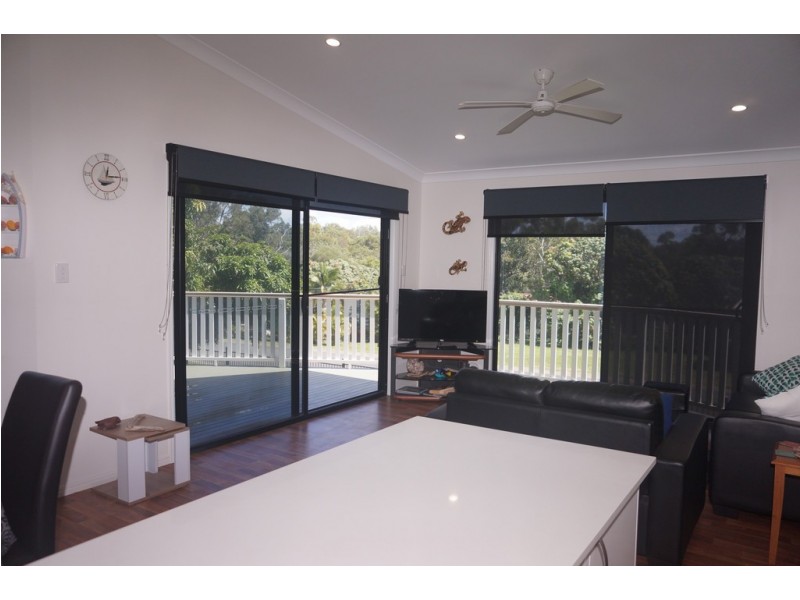 16 Alistair Court, Macleay Island QLD 4184