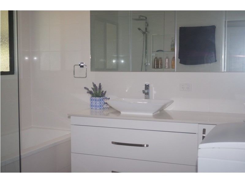 16 Alistair Court, Macleay Island QLD 4184