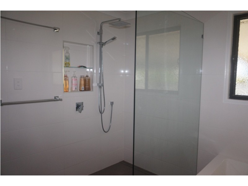 16 Alistair Court, Macleay Island QLD 4184