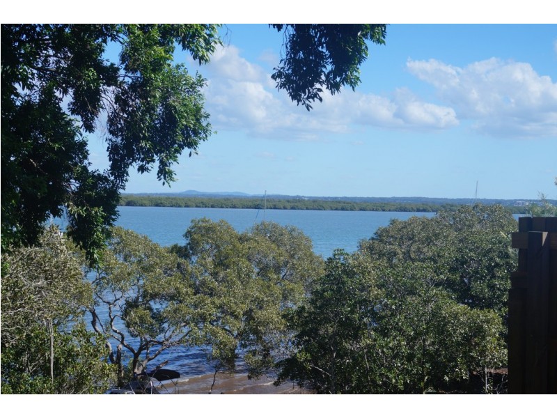 104 Western Road, Macleay Island QLD 4184