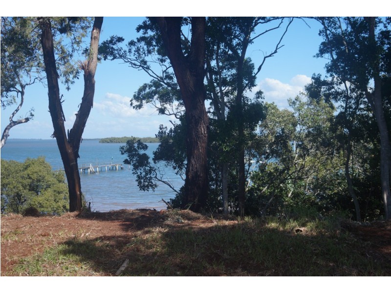 104 Western Road, Macleay Island QLD 4184
