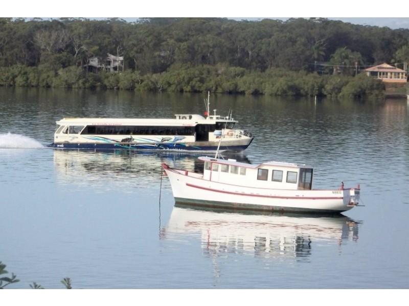 8 NIEL ST, Lamb Island QLD 4184