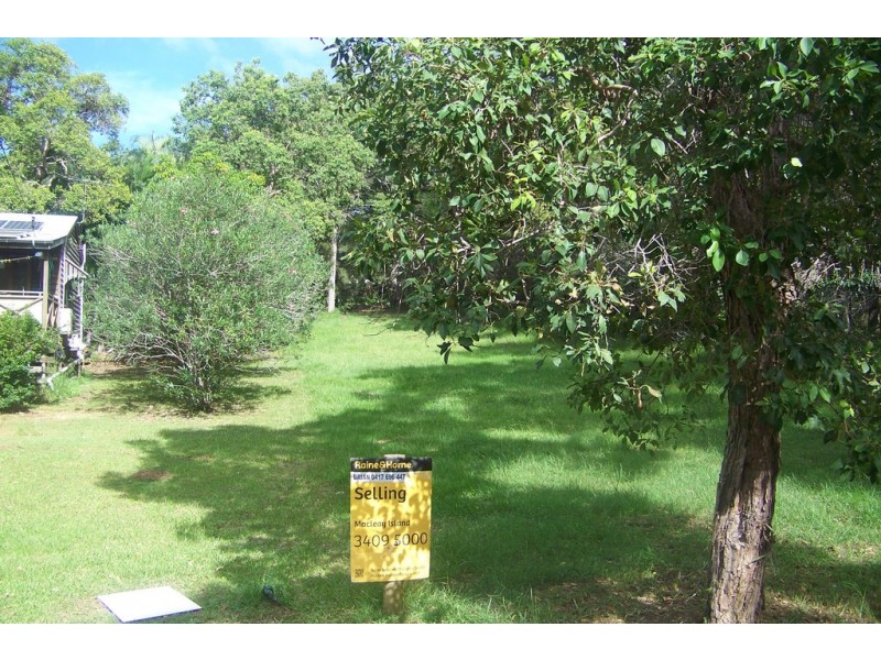 11 FLORA STREET, Lamb Island QLD 4184