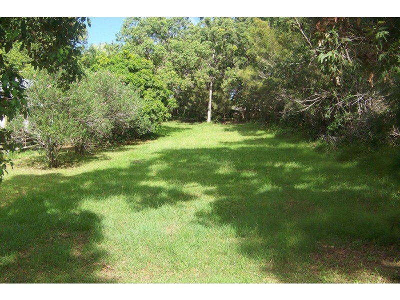 11 FLORA STREET, Lamb Island QLD 4184