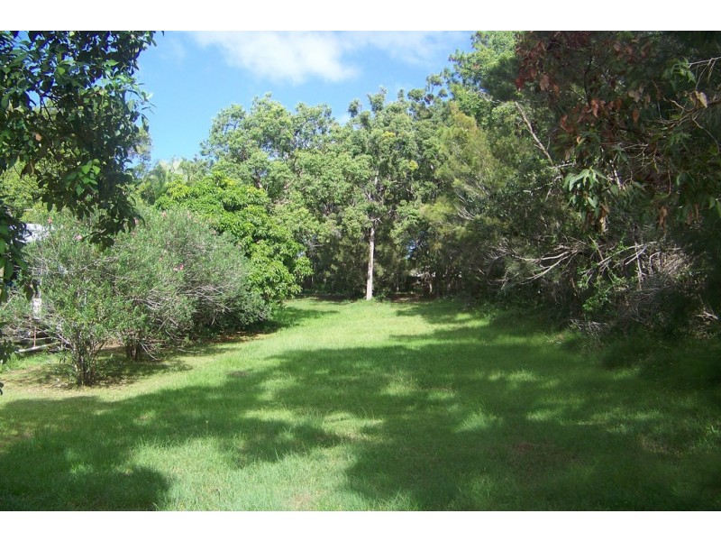 11 FLORA STREET, Lamb Island QLD 4184
