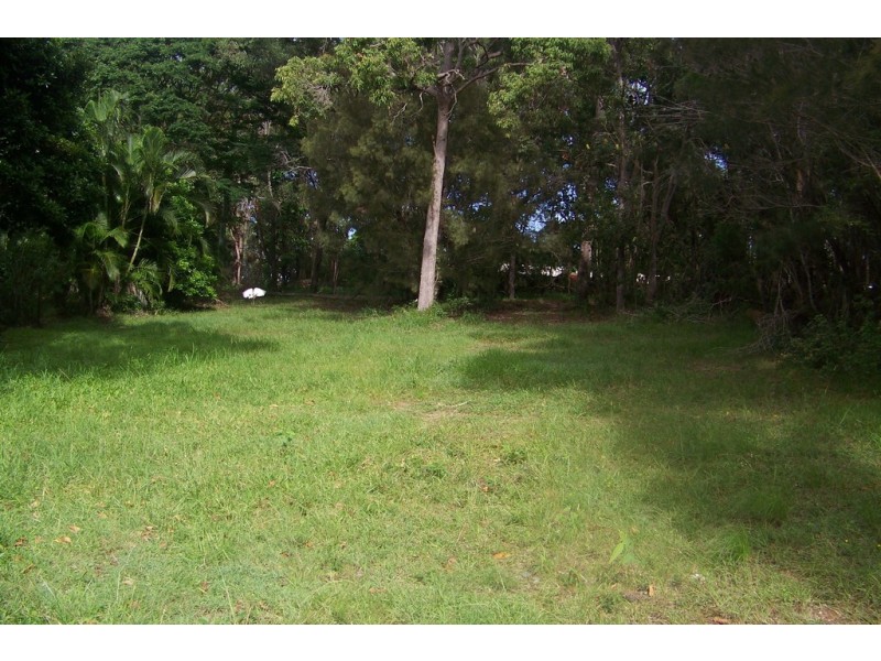 11 FLORA STREET, Lamb Island QLD 4184