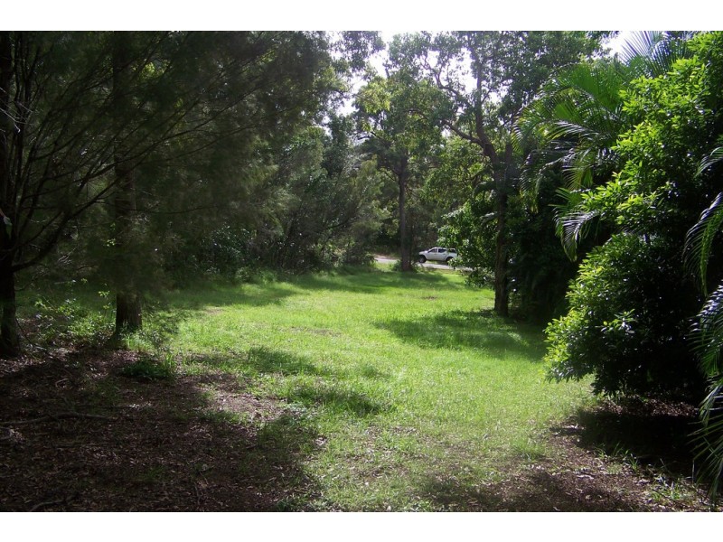 11 FLORA STREET, Lamb Island QLD 4184