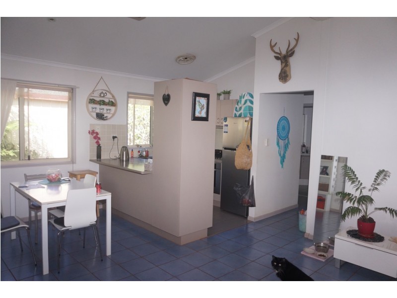 28 Cooee Cres, Macleay Island QLD 4184