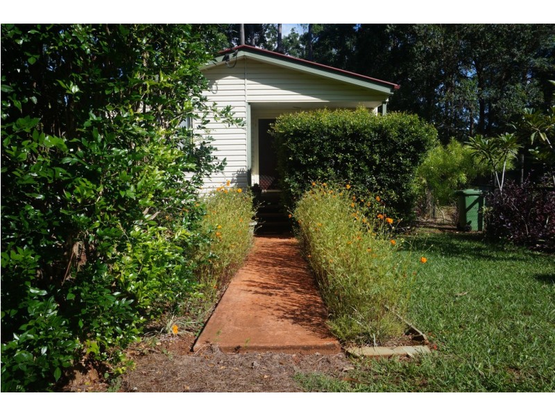 28 Cooee Cres, Macleay Island QLD 4184