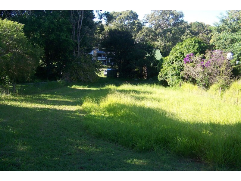 26 PINE AV, Lamb Island QLD 4184