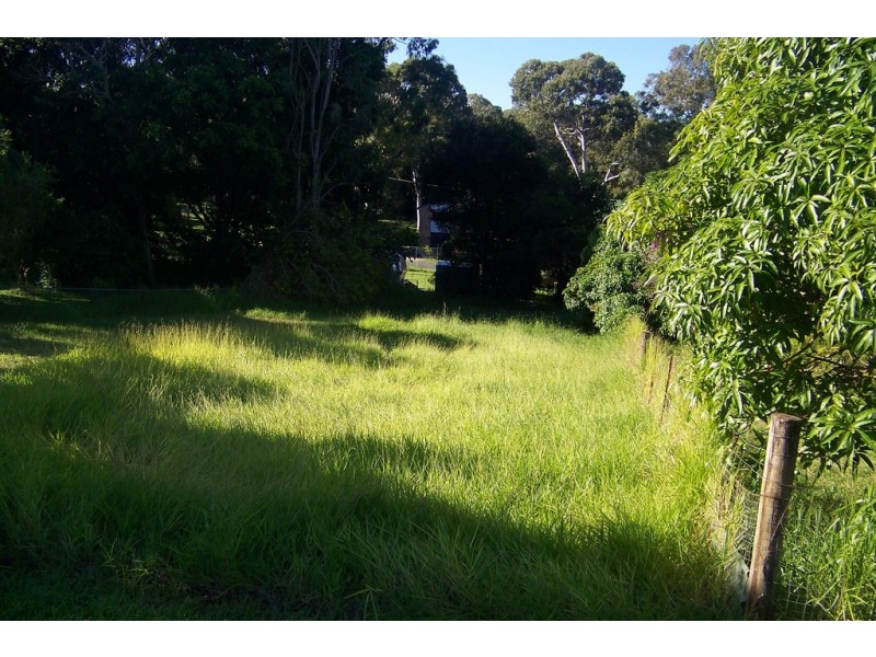 26 PINE AV, Lamb Island QLD 4184
